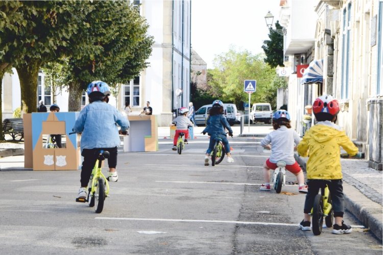 BRINCAR NA RUA
