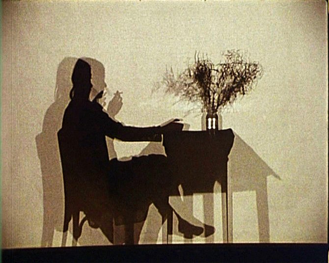 Corvos + Pelas sombras // ciclo de cinema «A alegria do mundo toda inteirinha numa tela»