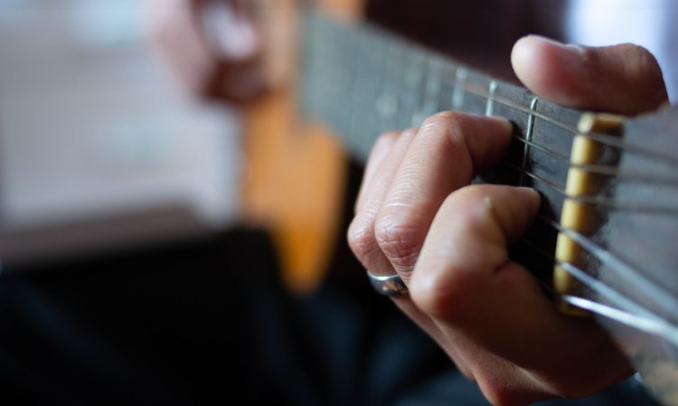 Progressão de Acordes – Será Possível Cantar Duas Canções Diferentes ao Mesmo Tempo?