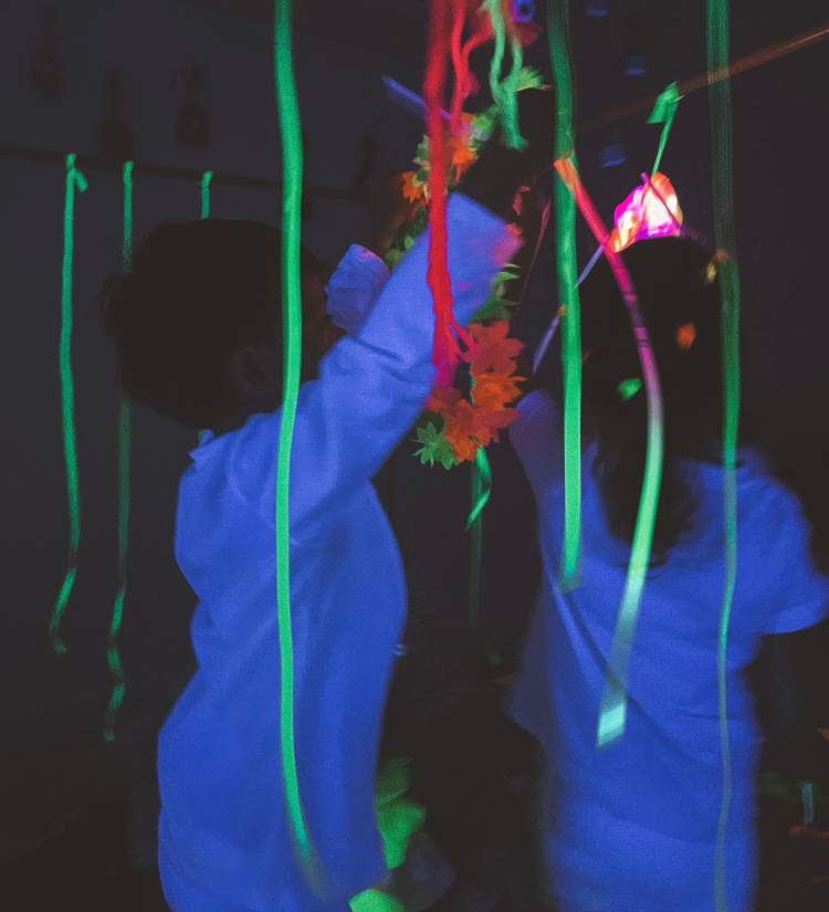 Ateliê Sensorial - Luz Ultravioleta e Cores Neon [Esgotado]