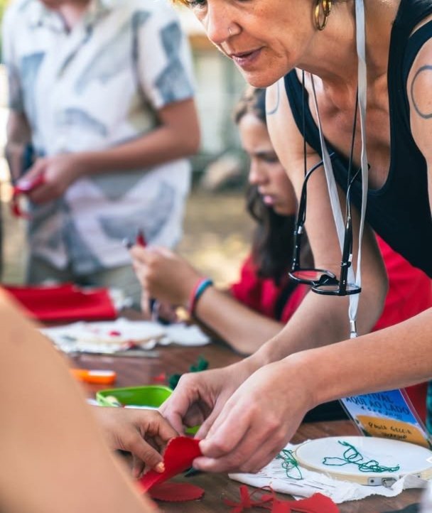Bazar Bombarda art&flea market  e workshop Penas de ganga - bijuteria têxtil 