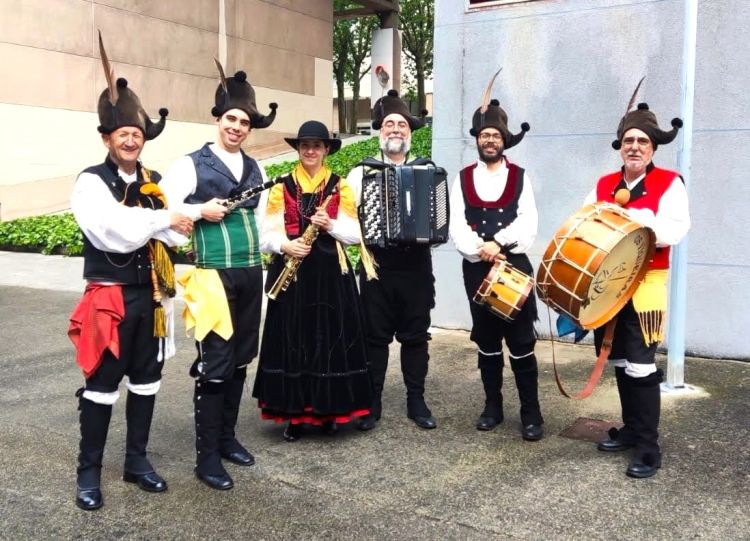 DE FESTA COS VIQUEIRAS - Grupo de gaitas OS VIQUEIRAS DE ORDES