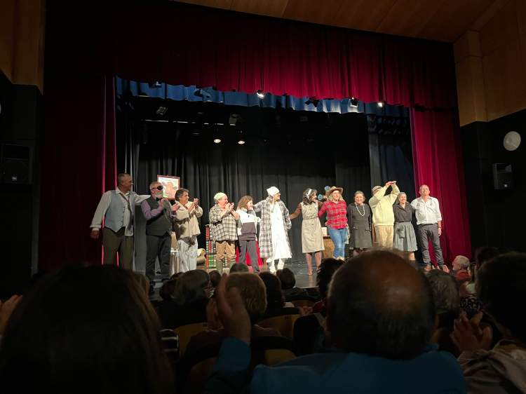O DOENTE IMAXINARIO daquela maneira! - GRUPO DE TEATRO DA ASOCIACIÓN CIVICO CULTURAL TERRA DE OUTES (PIPIÓNS)