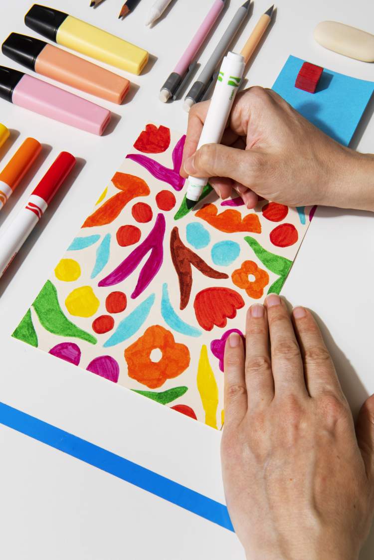 Entre Traços e Cores