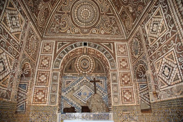 Ligar o Céu e a Terra: Os Embrechados da Capela e do Jardim do Paço Real