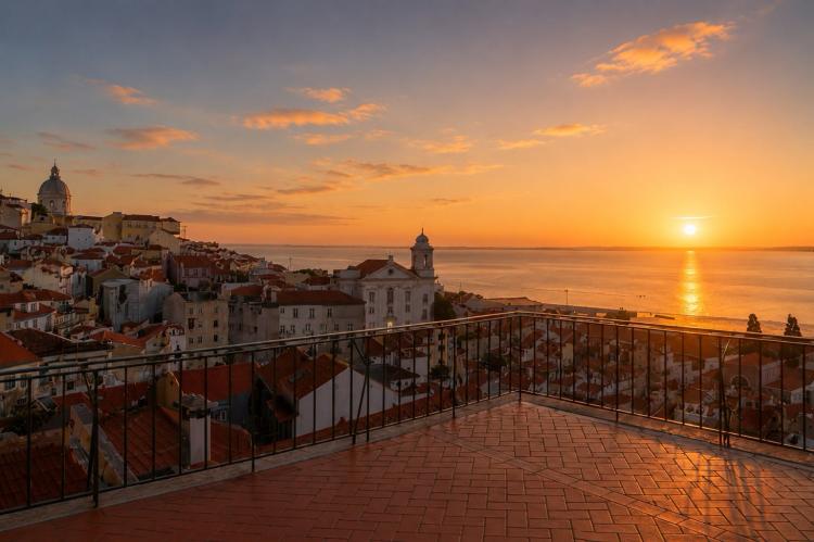 Nascer do Sol nos Miradouros de Lisboa