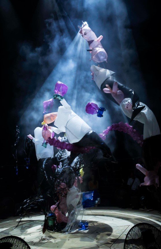 Phia Ménard / Compagnie Non Nova - Nocturne (Parade) [Noturno (Desfile)]