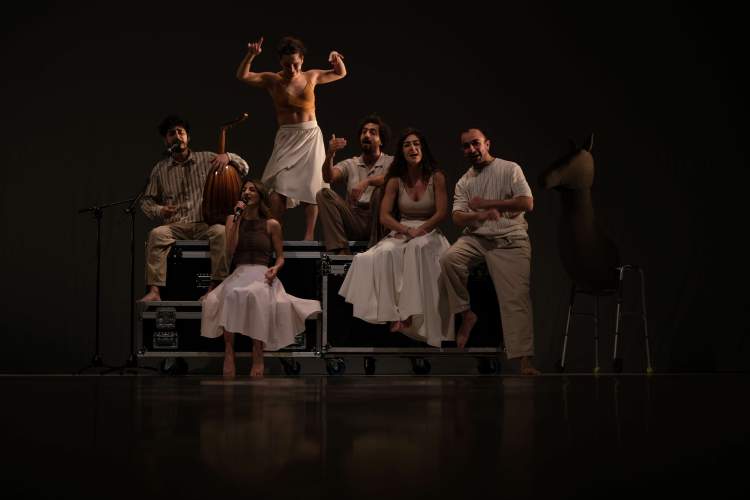 Bashar Murkus & Khulood Basel / Khashabi Theatre السّيرة الهلاليّة [A Epopeia dos Bani Hilal]
