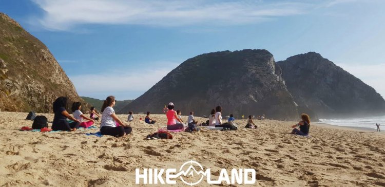 Caminhada e Yoga na Praia Adraga | Sintra
