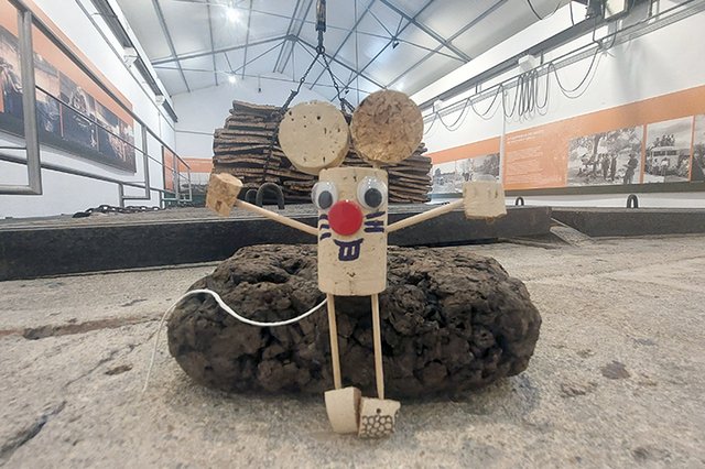 Come Build a Little Cork Mouse