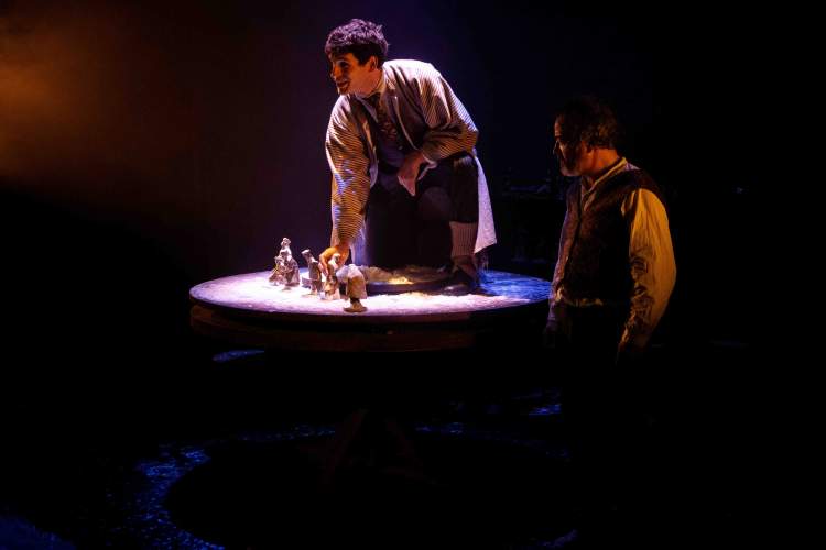 Alma d’Arame & O TeatrãoO Capote