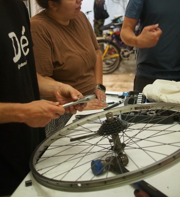 Almada Cicloficina with a special edition