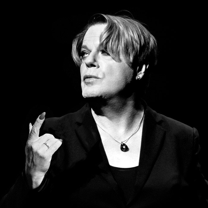 SUZY EDDIE IZZARD | “THE TRAGEDY OF HAMLET”