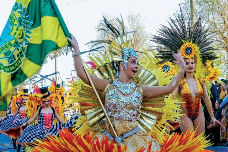 Desfiles das Escolas de Samba e Grupos de Axé