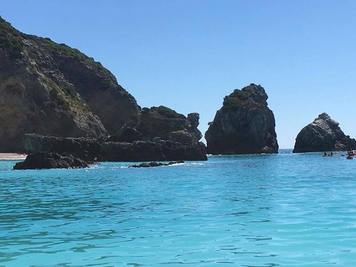 Passeio de Barco por Grutas e Praias Selvagens da Arrábida