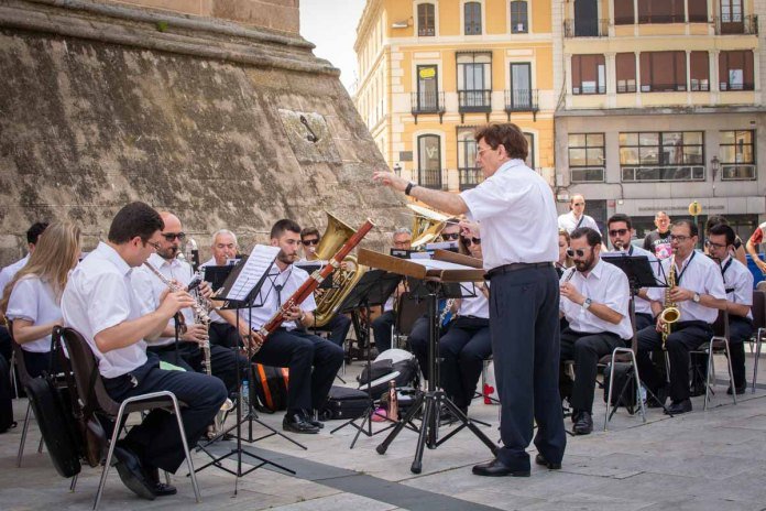 Concierto de la Banda Municipal en el XXI Concurso de pintura al aire libre ‘Ciudad de Badajoz’