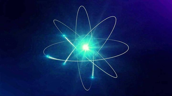 ¿Es el electrón un fotón confinado?