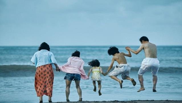 'Shoplifters: Uma Família de Pequenos Ladrões' de Hirokazu Kore-eda
