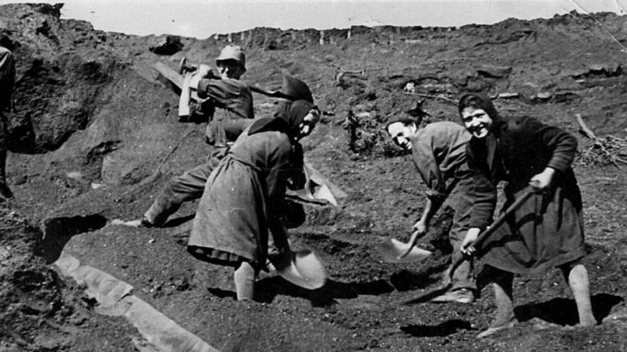 La mina tiene voz de mujer