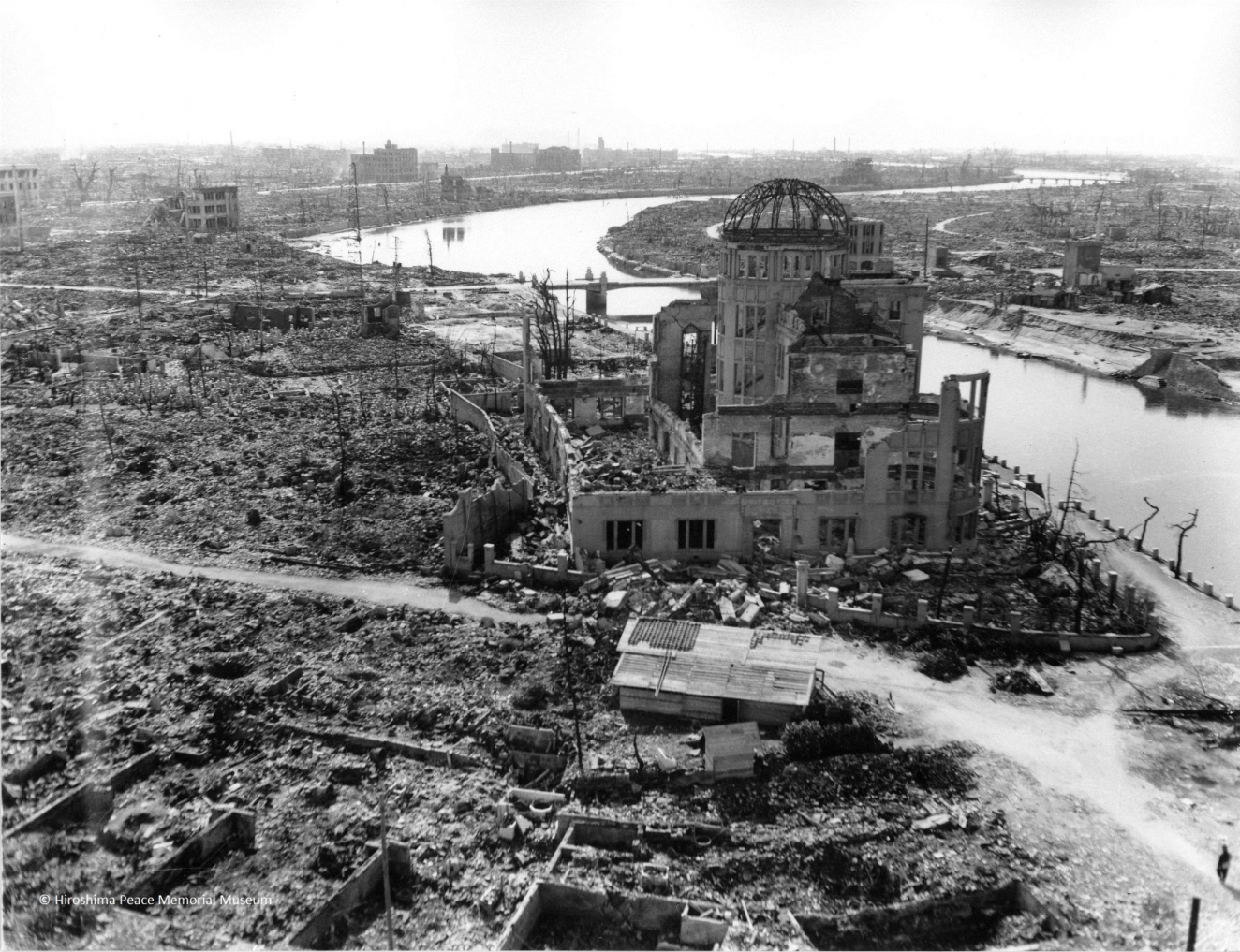Afiches sobre bombas atómicas de Hiroshima y Nagasaki 